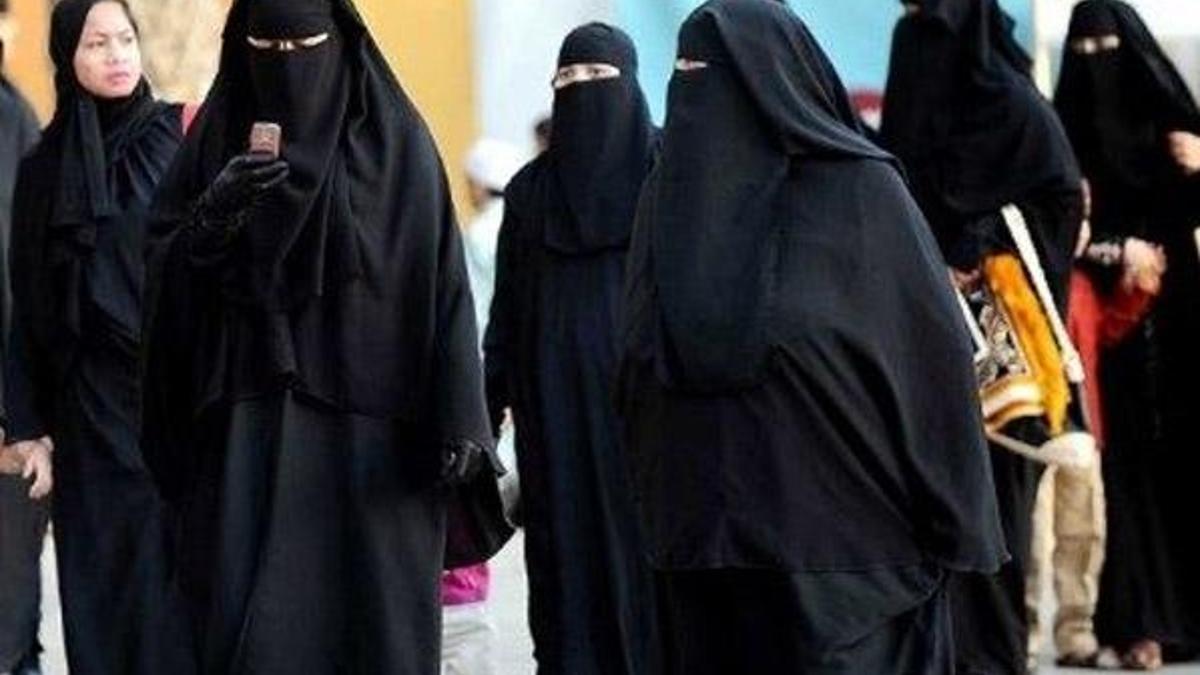 'Bu bir şaka değil!' Suudi Arabistan kadın haklarını savunacak