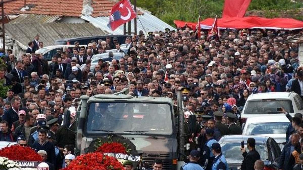 500 nüfuslu köyde şehidi 5 bin kişi uğurladı