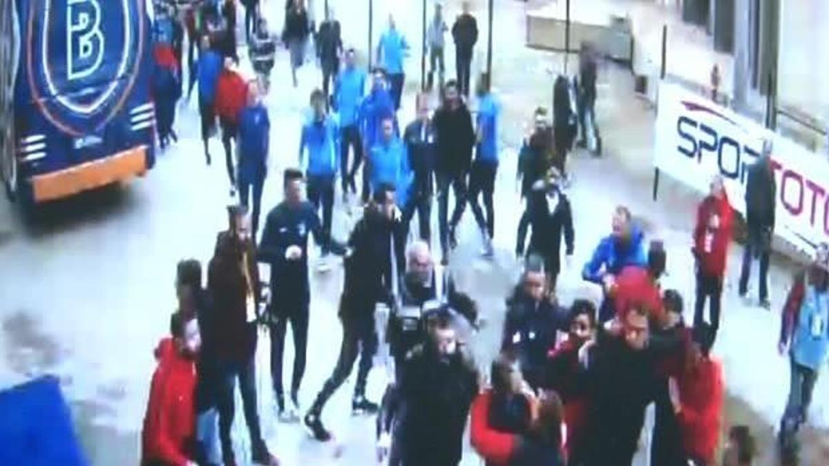 Başakşehir'de iki oyuncu kadro dışı