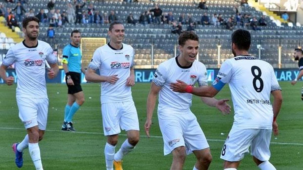 Manisaspor evinde 3'ledi!