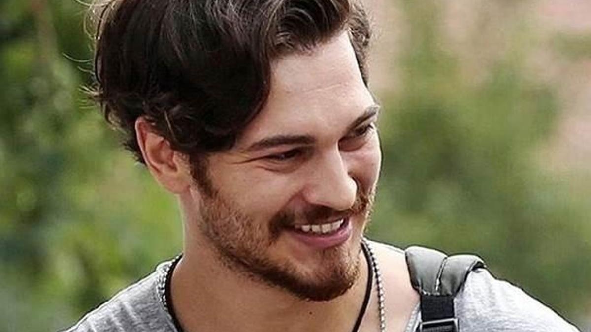 Çağatay Ulusoy'dan sürpriz imza! İşte yeni projesi...