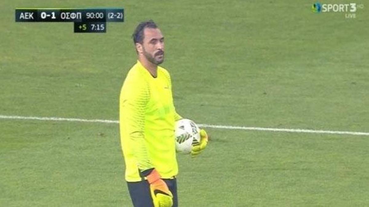Hugo Almeida şimdi de kaleci oldu!