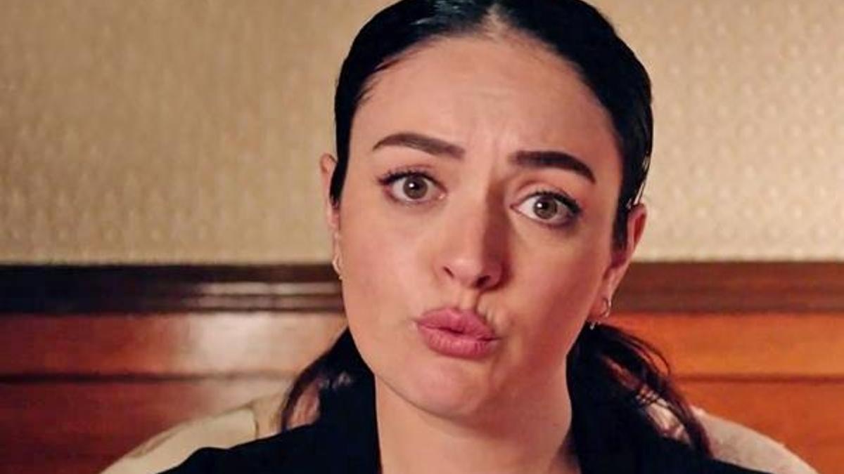 Ezgi Mola çıldırdı: Y..şak kanı bozuk b.k...