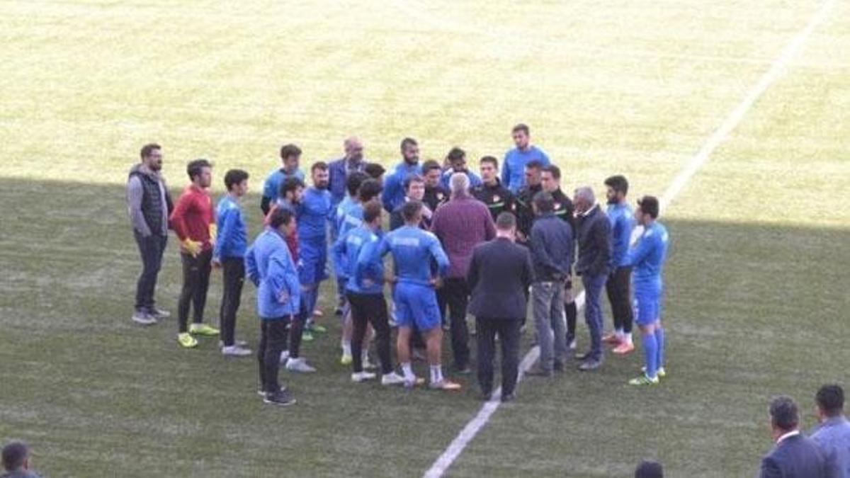 Patlayıcı nedeniyle maç ertelendi!
