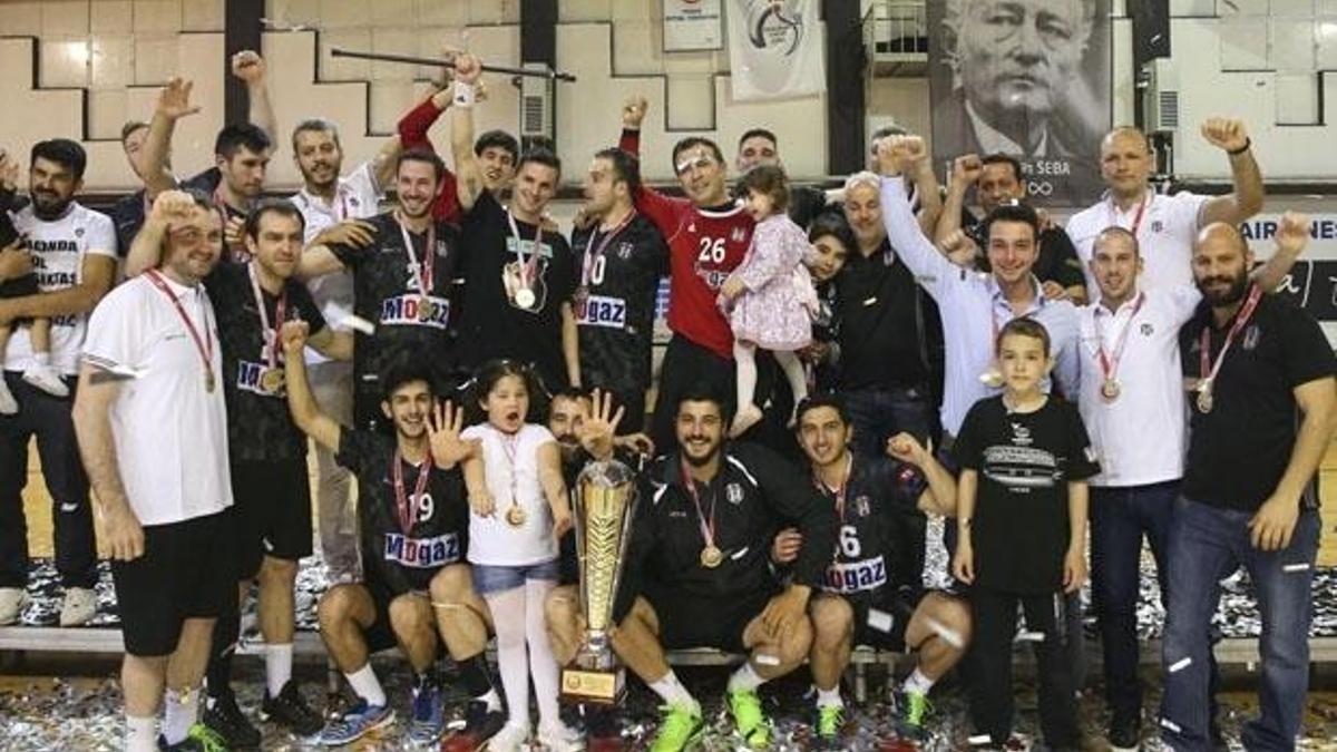 Beşiktaş Mogaz kupasını aldı