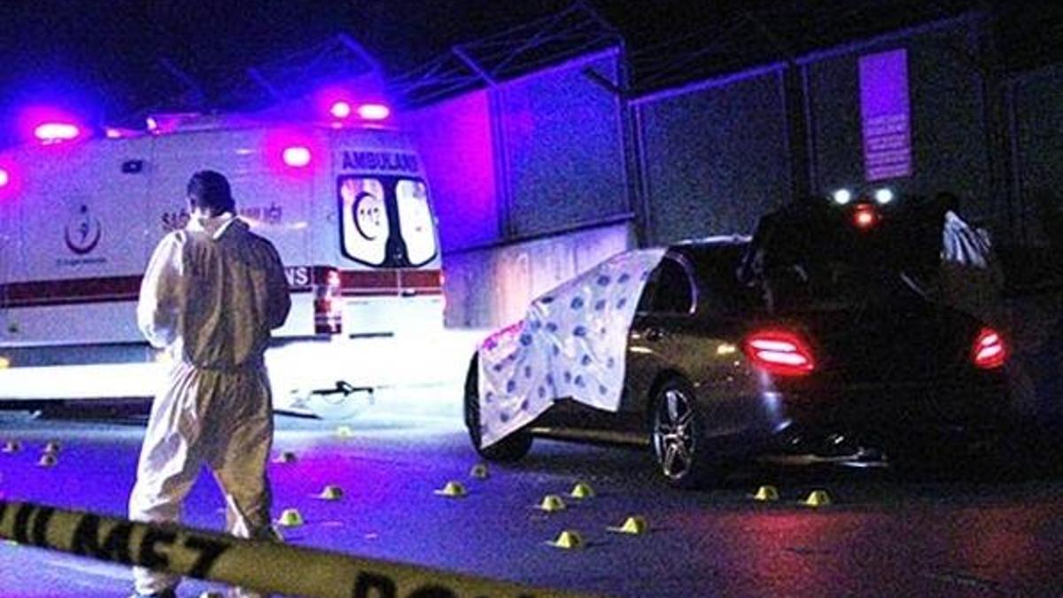 Sarıyer'de iki kişi lüks otomobile kurşun yağdırdı: 2 ölü