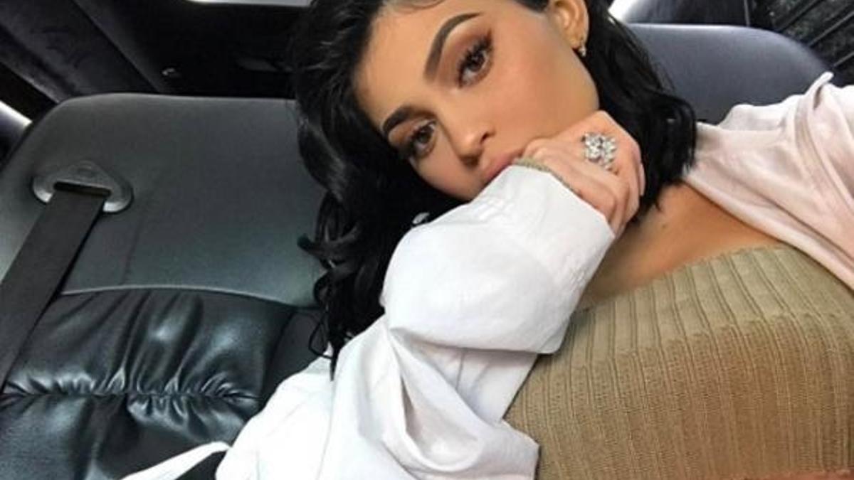 Kylie Jenner'ın dekoltesi rekor kırdı!