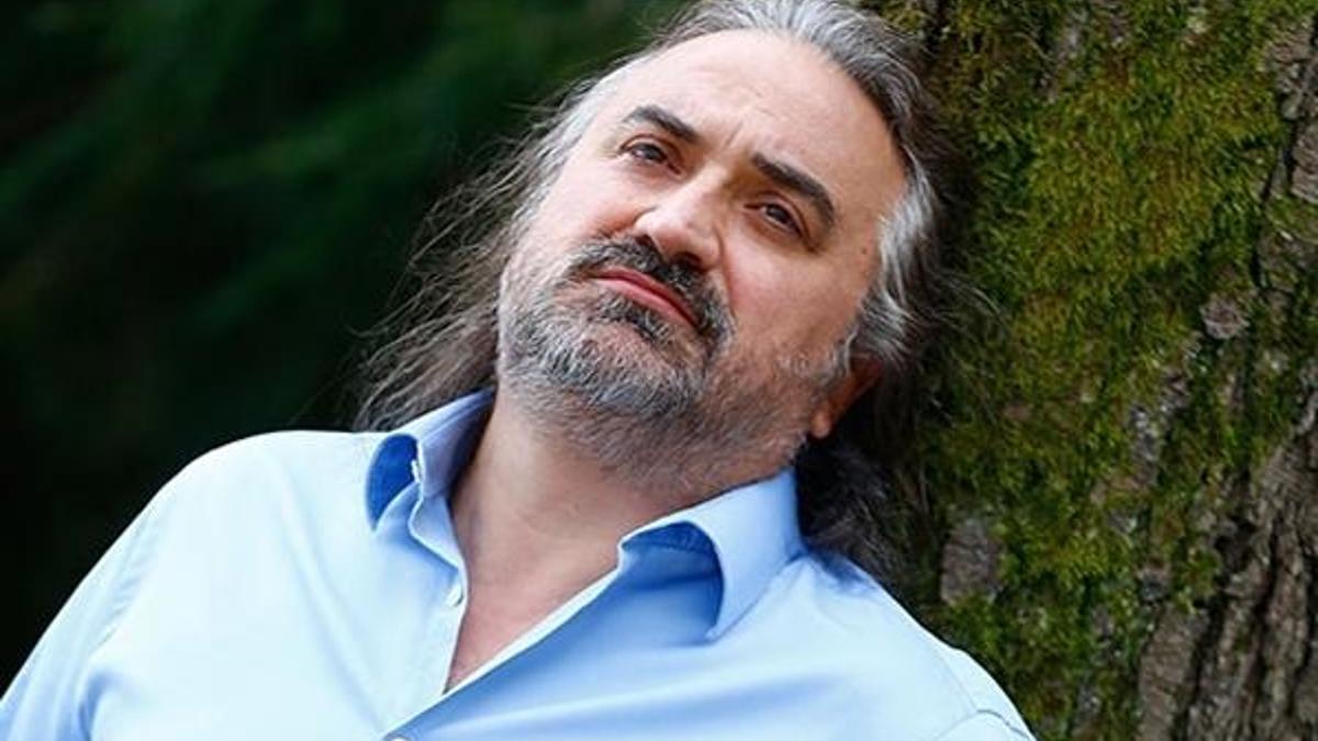 Volkan Konak'tan tiyatroya büyük destek!