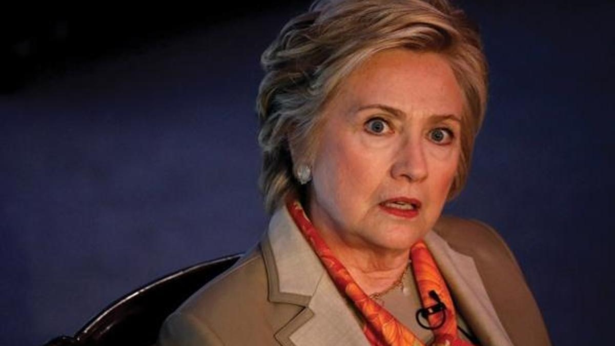 Clinton mağlubiyetten Rusya ve FBI'ı sorumlu tuttu