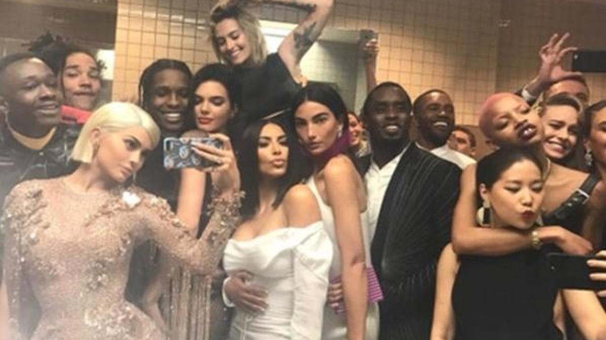 Tuvalette selfie rekor kırdı!