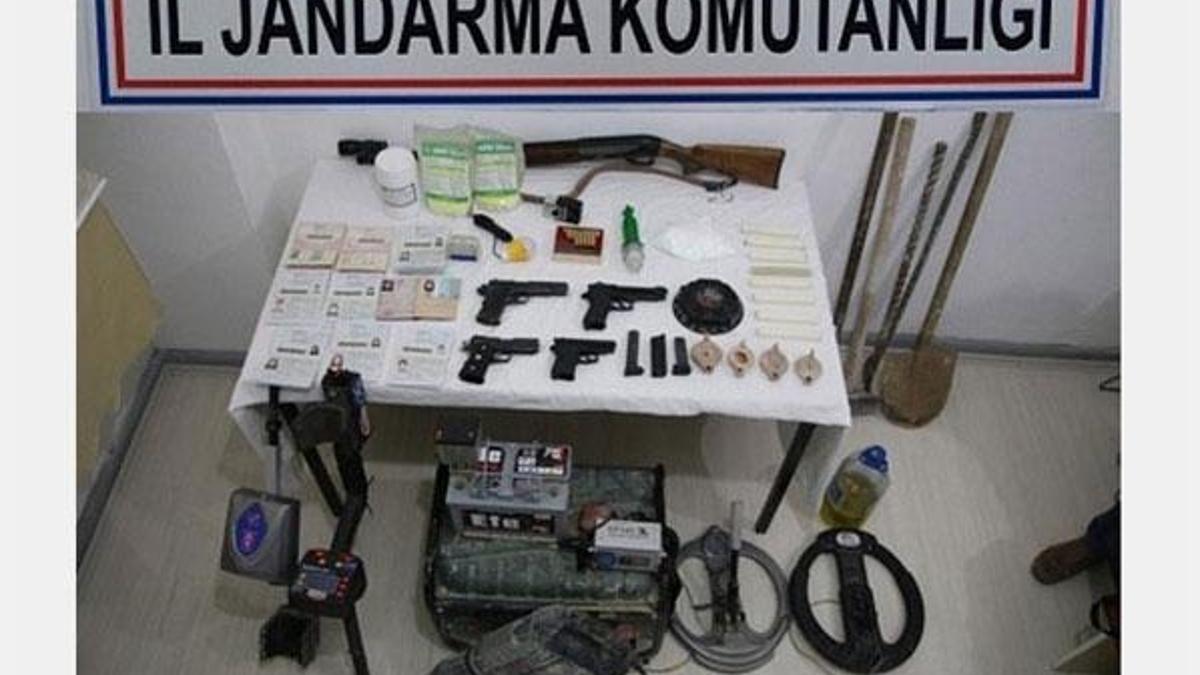 El yapımı bomba ile suçüstü yakalandılar