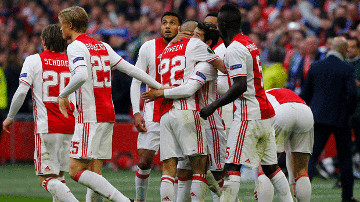 Ajax, Lyon'u perişan etti!