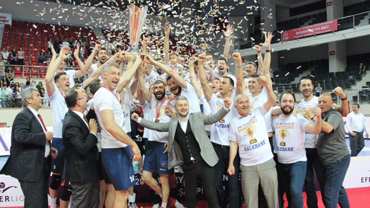Efeler Ligi’nin kralı Halkbank
