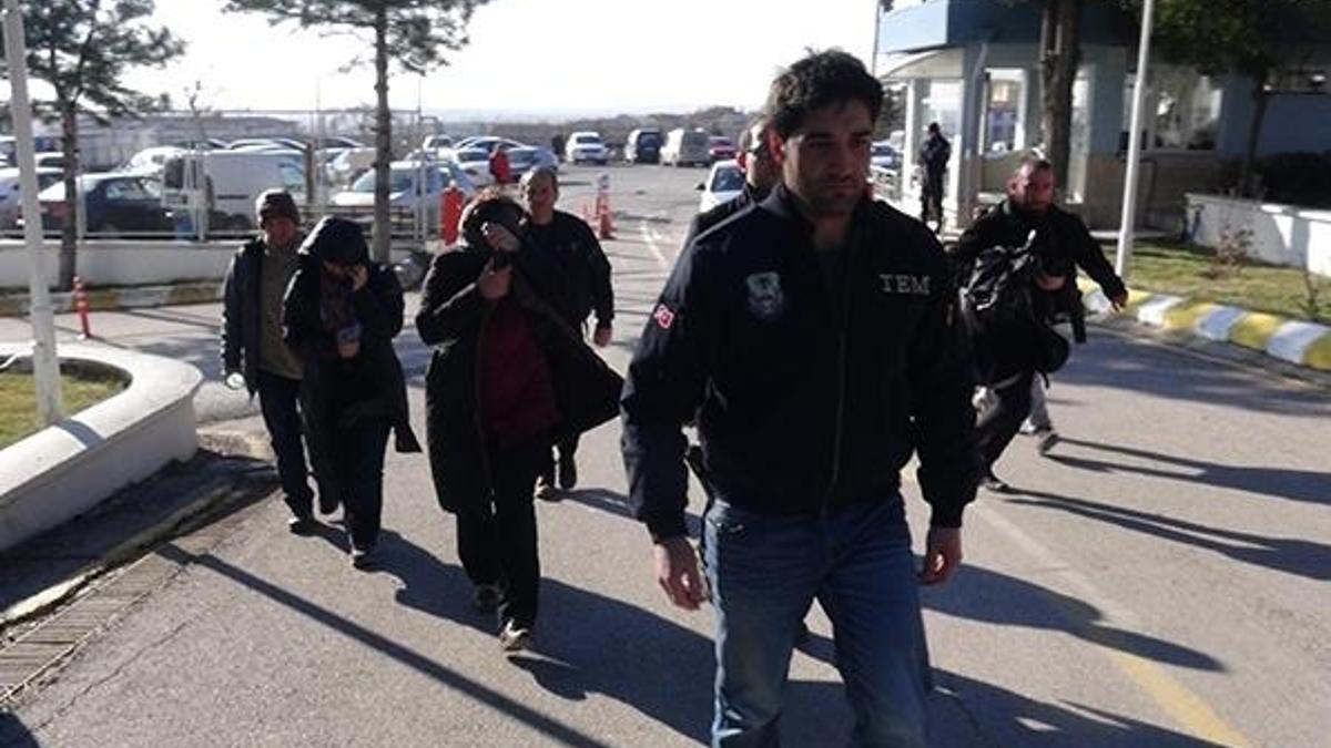 FETÖ'nün ablalarına 10 ilde büyük operasyon