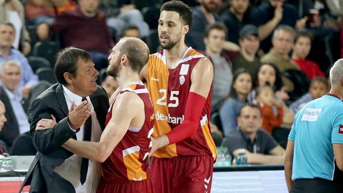 Ergin Ataman'a 3 maç ceza!