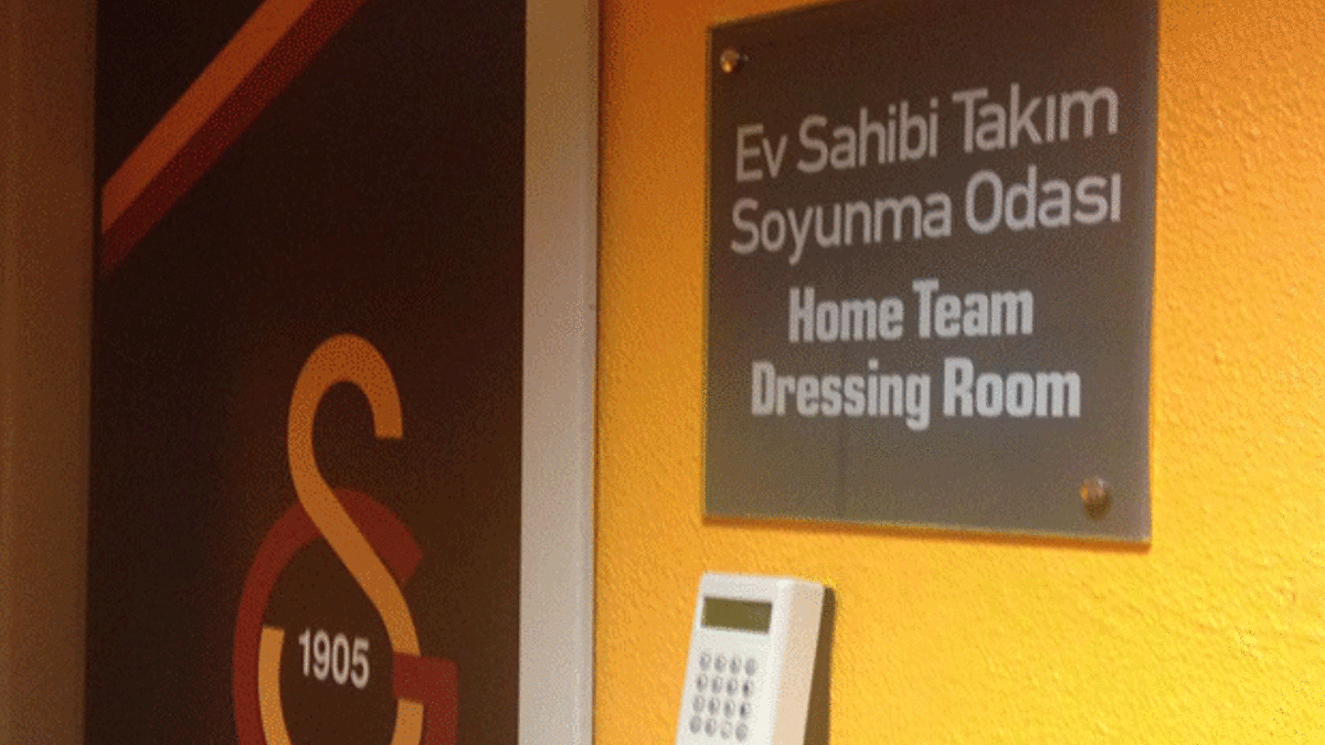 Başkan soyunma odasına indi!