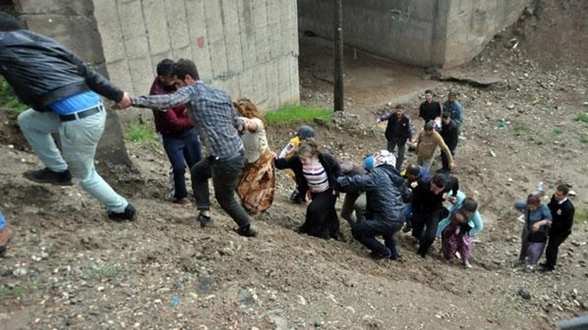 İşçi midibüsü dereye uçtu: 15 yaralı