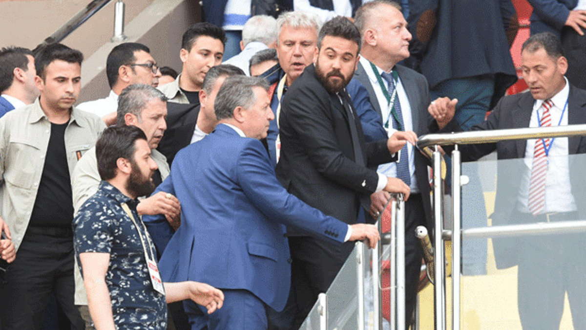 Baltayı taşa vurdular! Emniyet müdürünü taraftar sanıp...