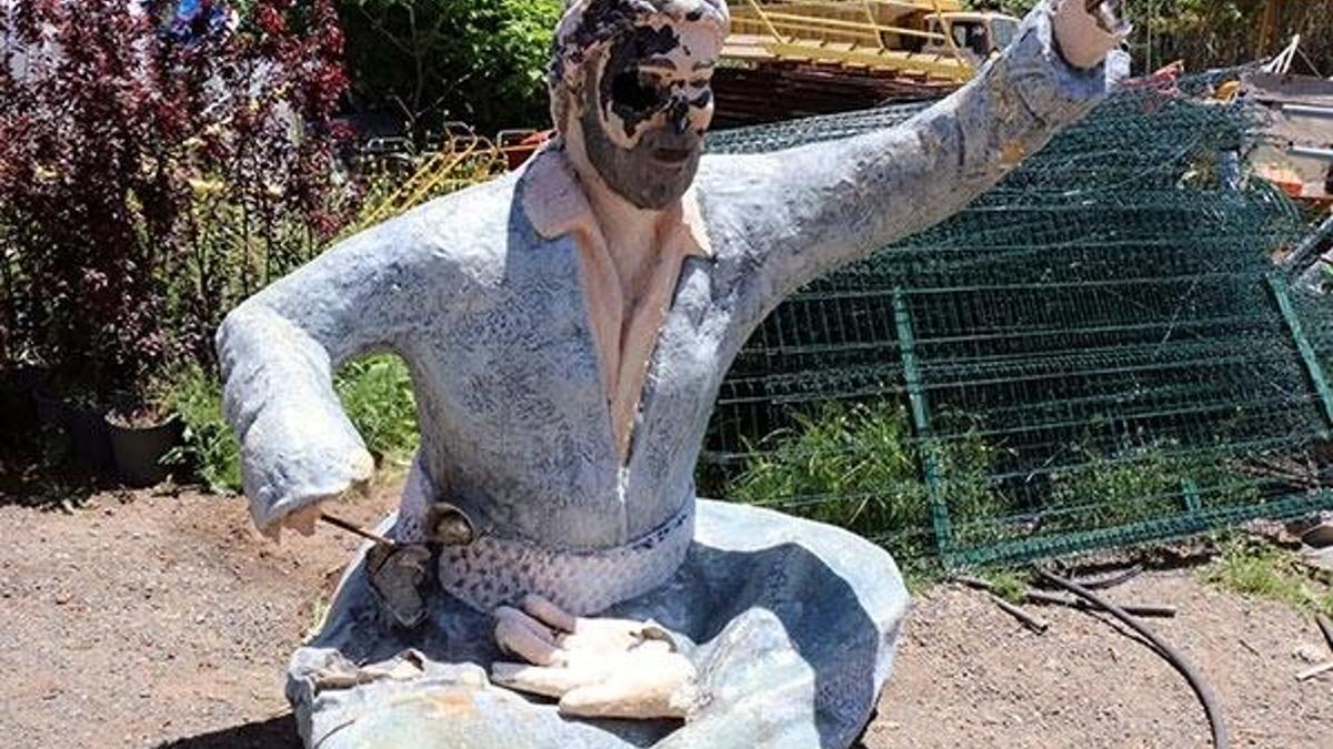 Siverek'teki Şivan Perver heykeli kırıldı