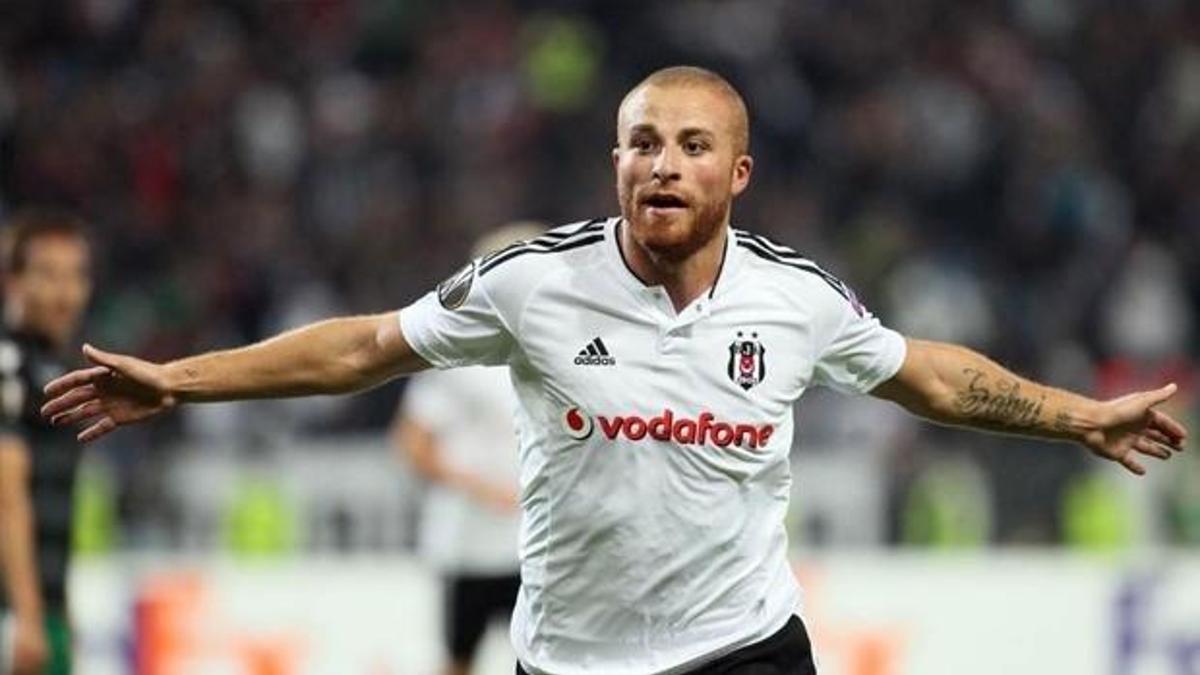 Menajerler Beşiktaş'ın kapısında!