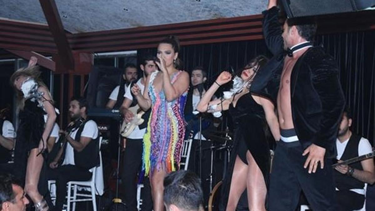Demet Akalın'dan yaza merhaba konseri