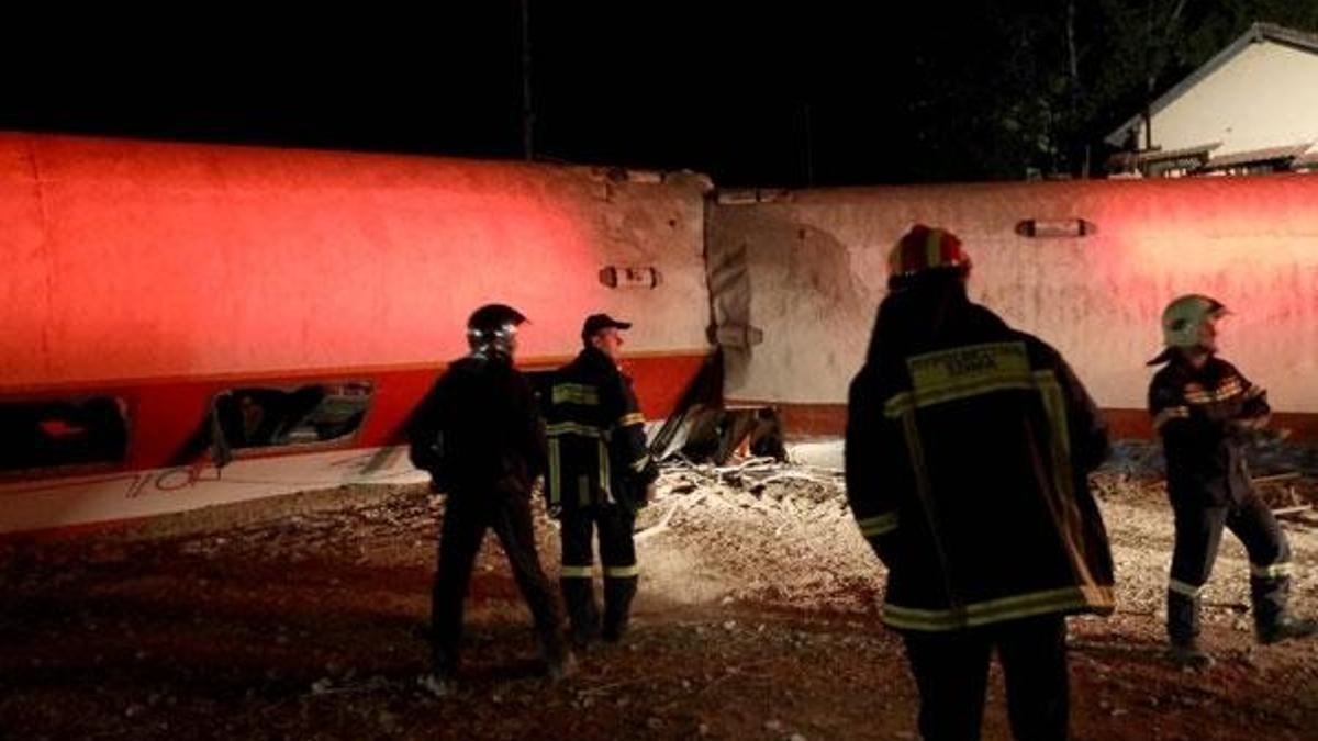 Tren raydan çıktı: 3 ölü, 5 yaralı