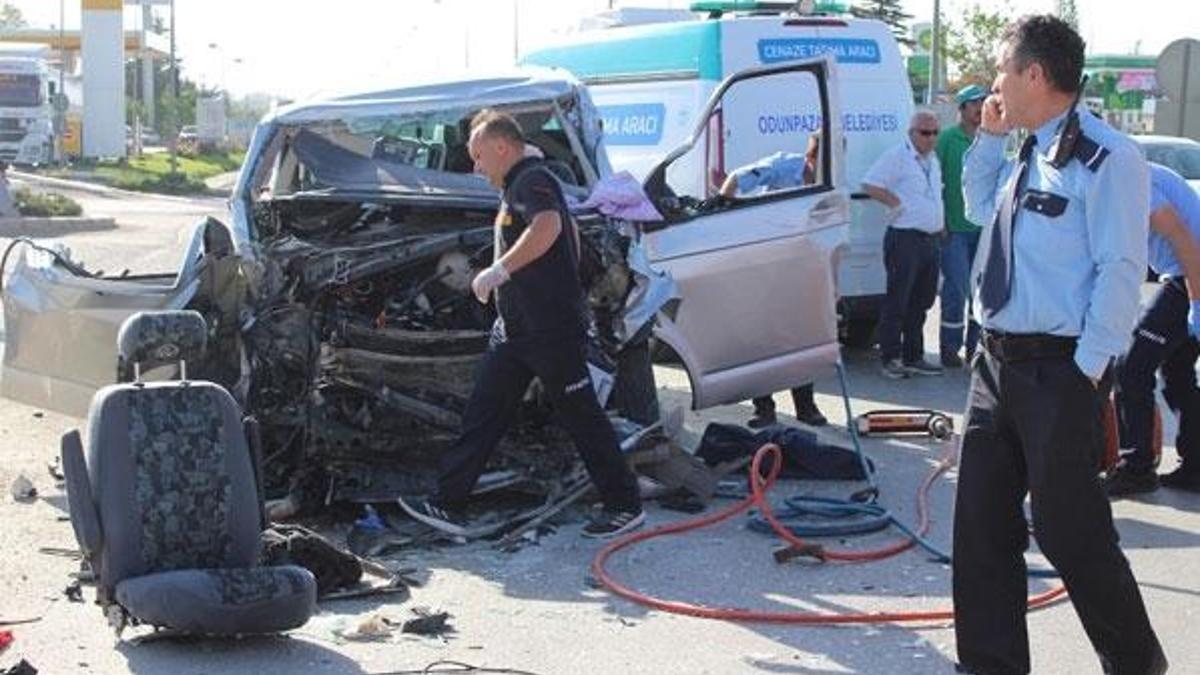 Eskişehir'deki minibüs kazasında ölü sayısı 3'e yükseldi
