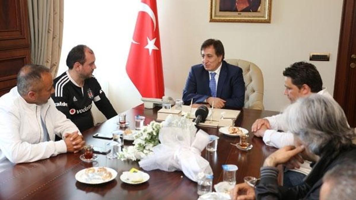 Bursa Valisi İzzettin Küçük, tribün liderleriyle buluştu