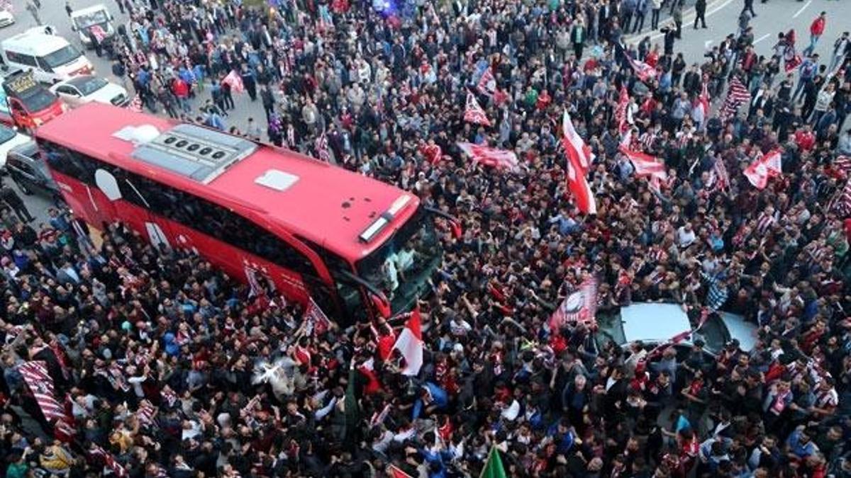 Sivasspor, Süper Lig'i kentte tur atarak kutladı