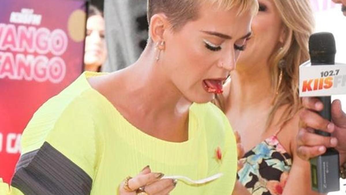 Katy Perry turtayı beğenmeyince tükürdü!