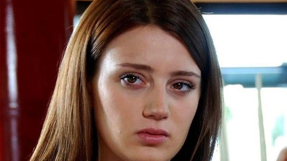 Gizem Karaca sezonu 'bikini' ile açtı!
