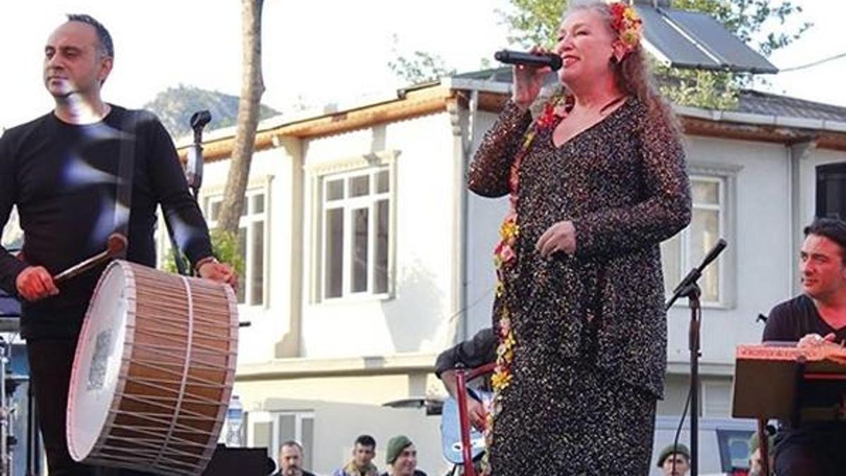 Suzan Kardeş, Vezirhan’ı salladı