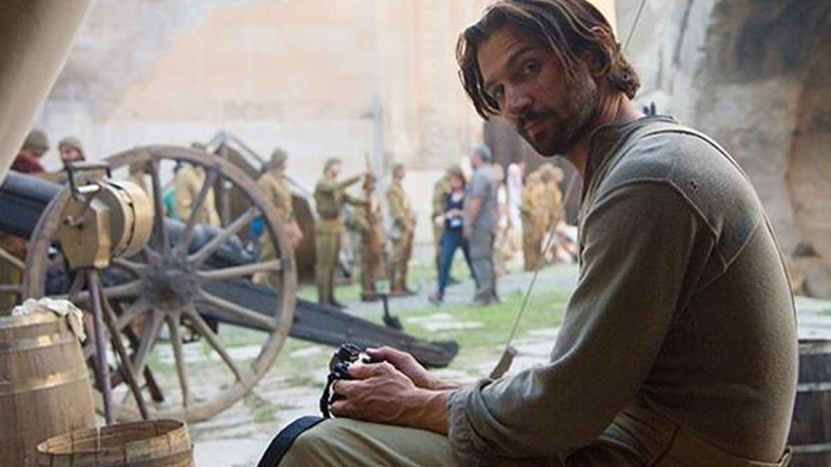 Michiel Huisman'ın fotoğraf merakı!