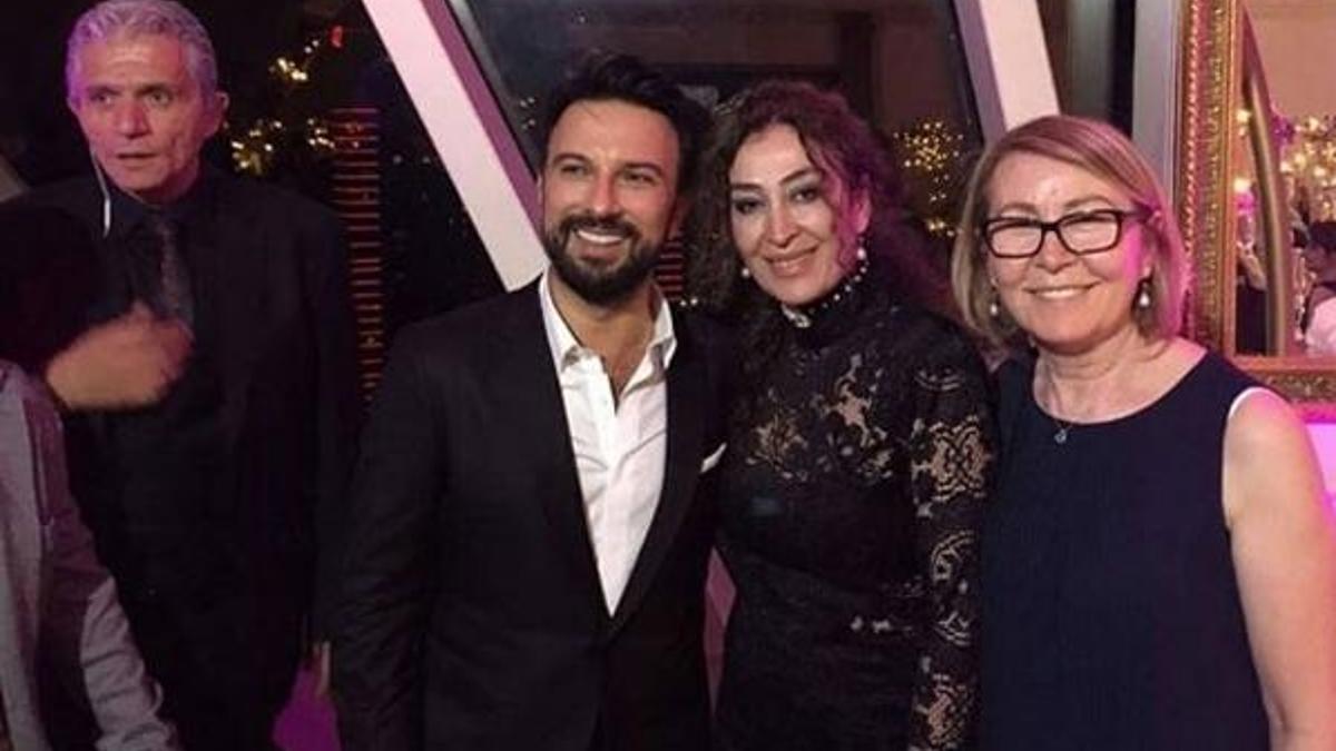 Tarkan düğünde göbek attı!