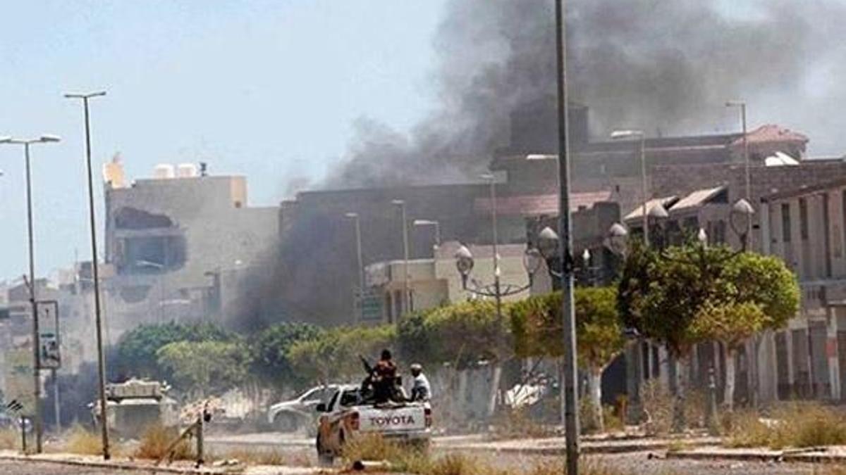 Libya'da hava üssüne saldırı: 141 ölü