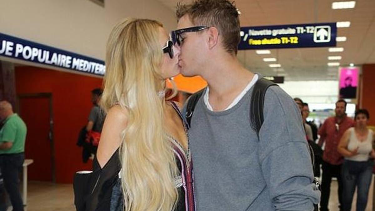Paris Hilton Cannes'a damga vurdu!