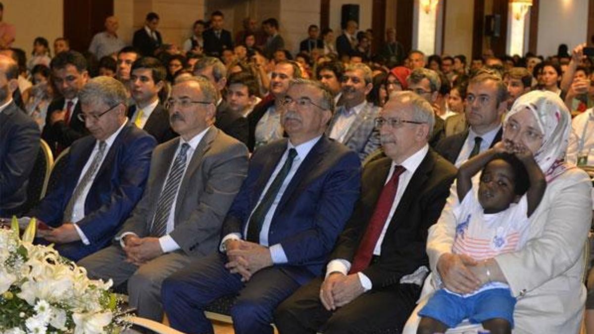 Herkesin merak ettiği Etiyopyalı çocuk müsteşarın evlatlığı