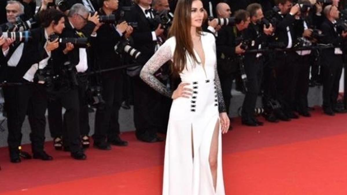 Cannes'da Fahriye Evcen'in yüzüne bakmadılar!