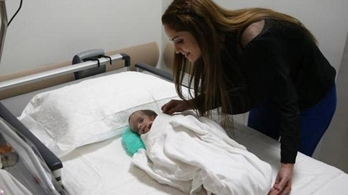 Mezarlığa bırakılan 45 günlük bebek hayata tutundu