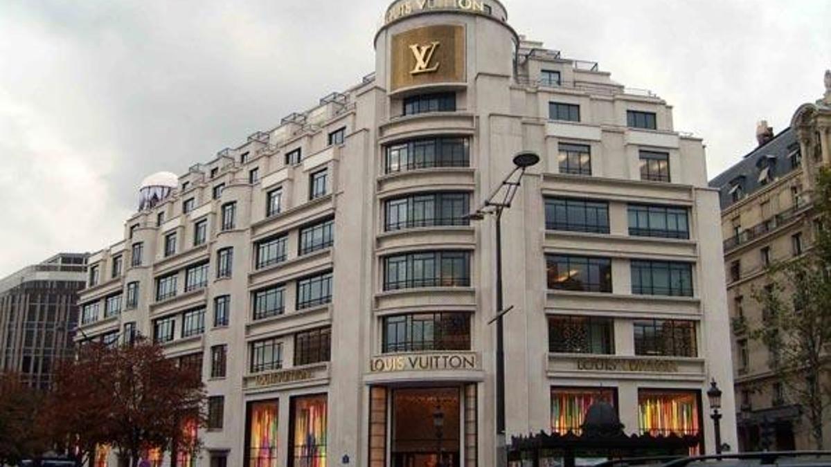Dünyaca ünlü Louis Vuitton markasına Paris’de büyük şok!