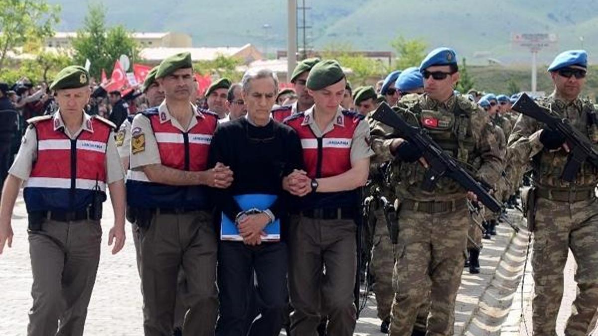 Bir numaralı isim Akın Öztürk'ten şaşırtan savunma!