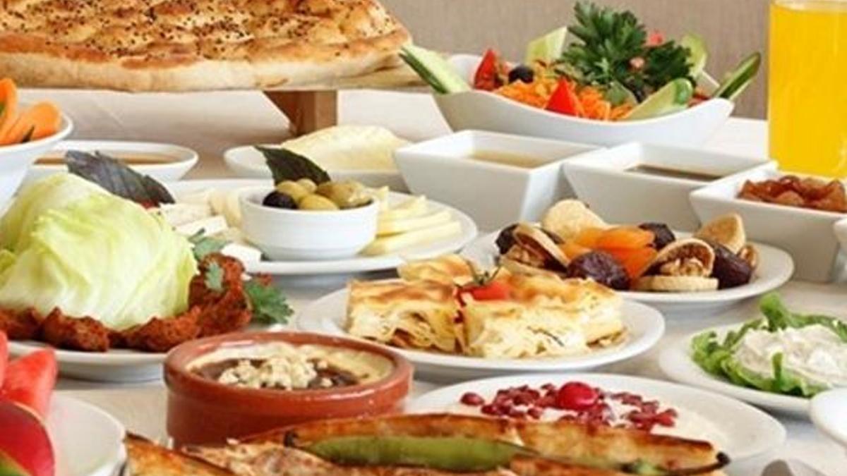 Sahur ve iftar için uzmanlardan önemli uyarı!