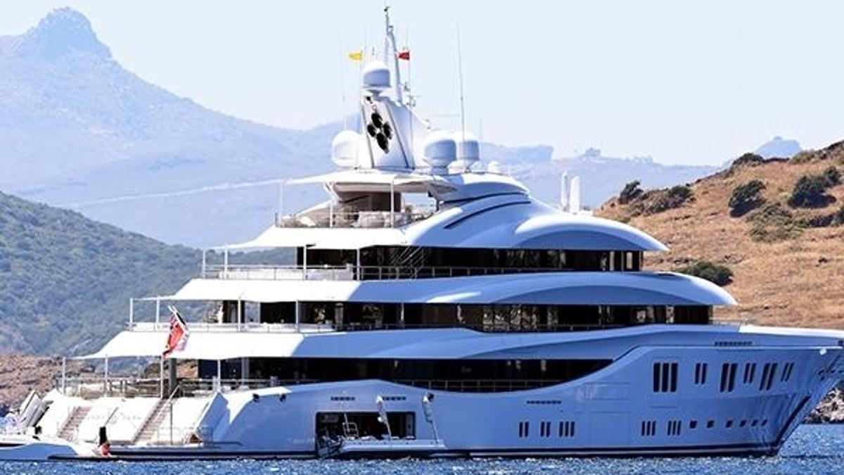 Rus milyarder yüzen sarayıyla Bodrum'da