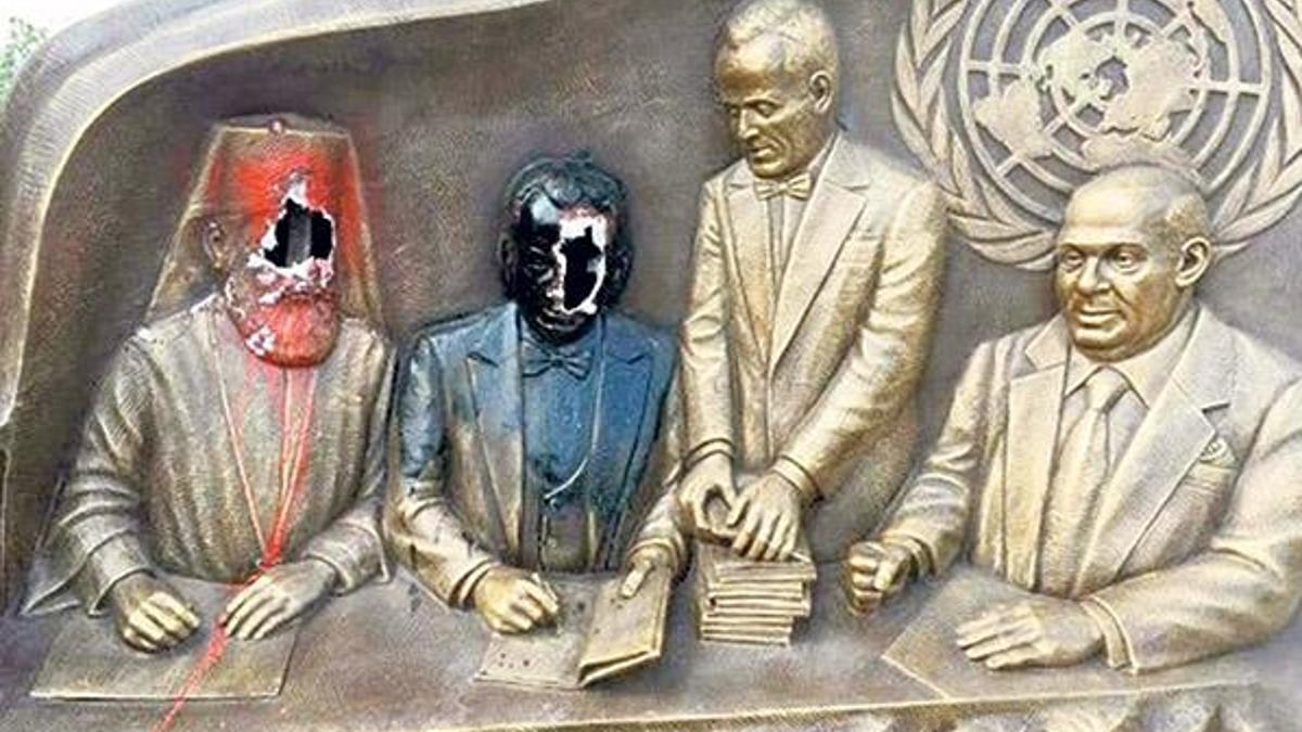 İngiliz Vali diye kahraman doktorun heykelini kırdılar