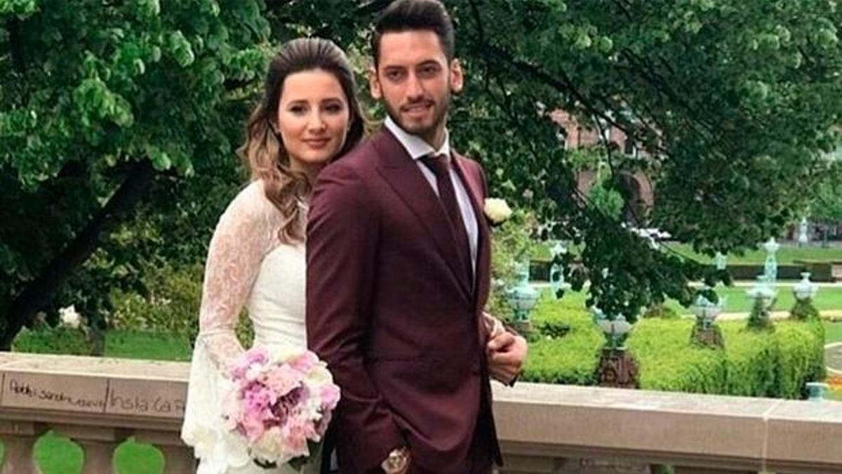 Hakan Çalhanoğlu'nu kemerle dövdüler