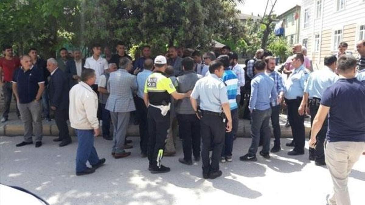Kocaeli'de gergin anlar! Halk sokağa indi