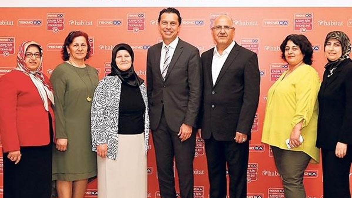 25 bin kadını teknoloji  okur-yazarı yapacak