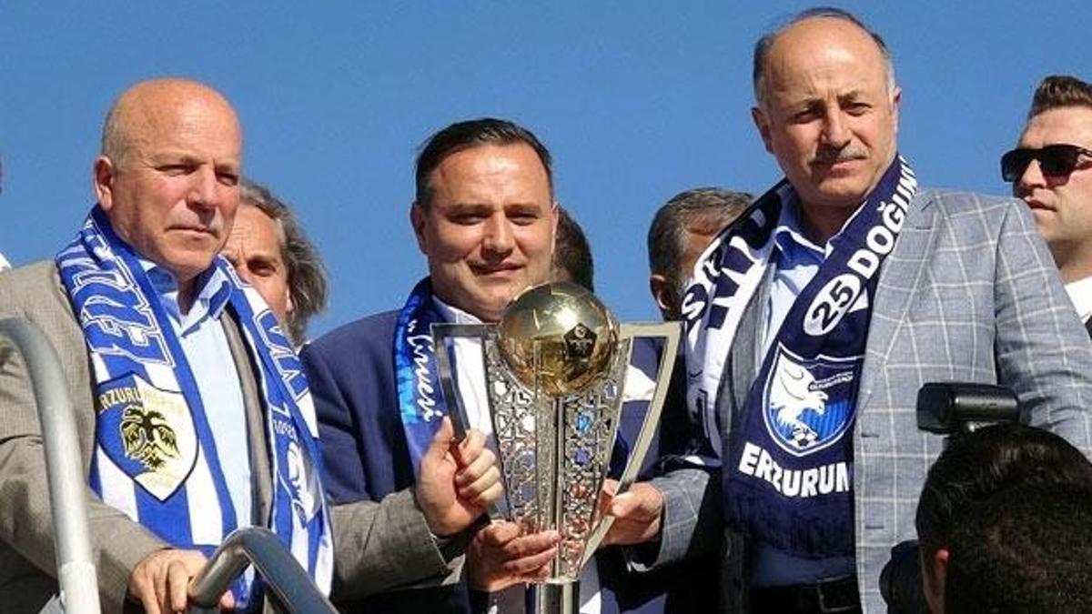 Başkan resmen açıkladı! "Yoruldum, istifa ediyorum"