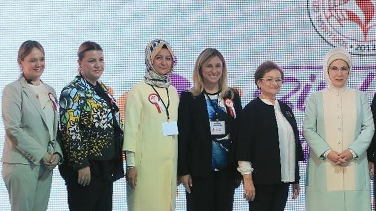 Emine Erdoğan: Dostluk eli uzatıyoruz