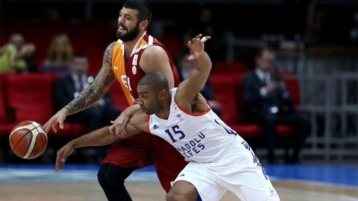 Anadolu Efes yarı finalde!